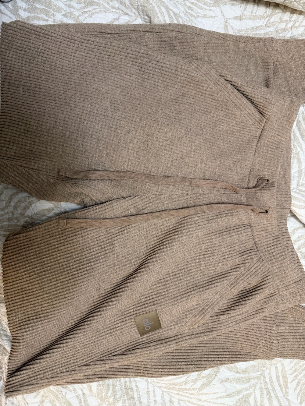ALO Yoga Ribbed Drawstring Jogger ant top in Beige - Picture 4 of 8
